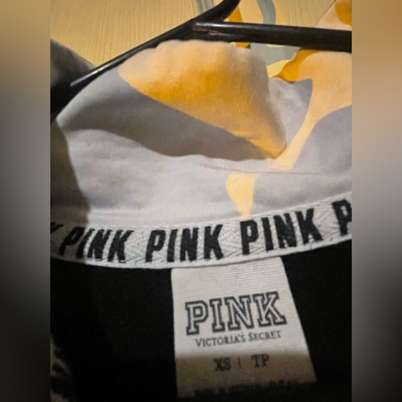 Pink vs half zip sweater - Picture 4 of 9